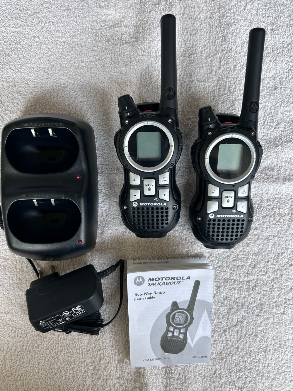 Motorola MR350R Walkie Talkies Set w/ Charger & Manual